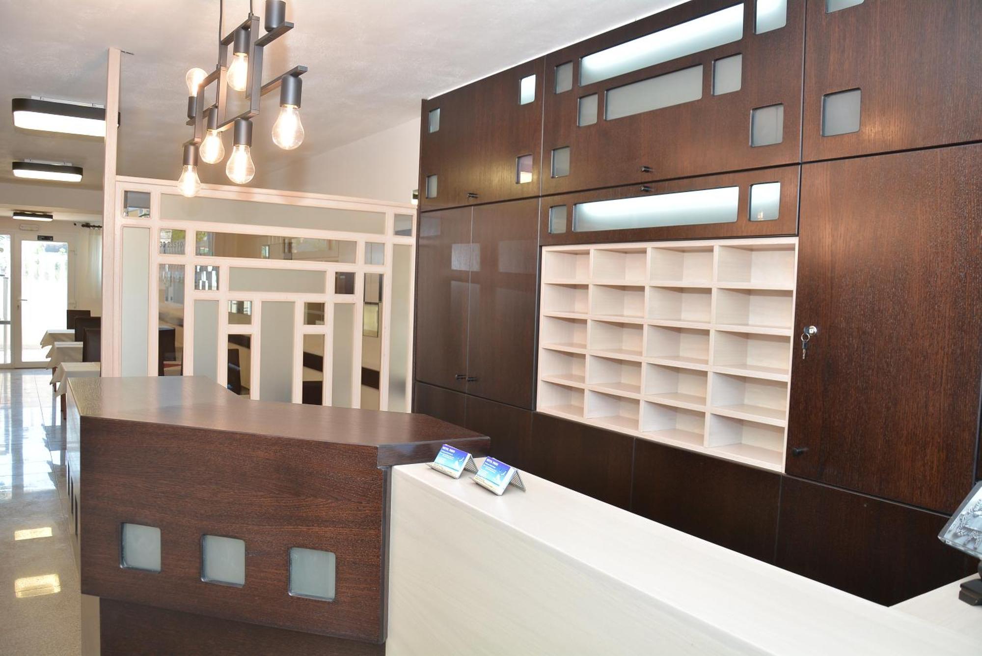Paralía Hotel Paris מראה חיצוני תמונה