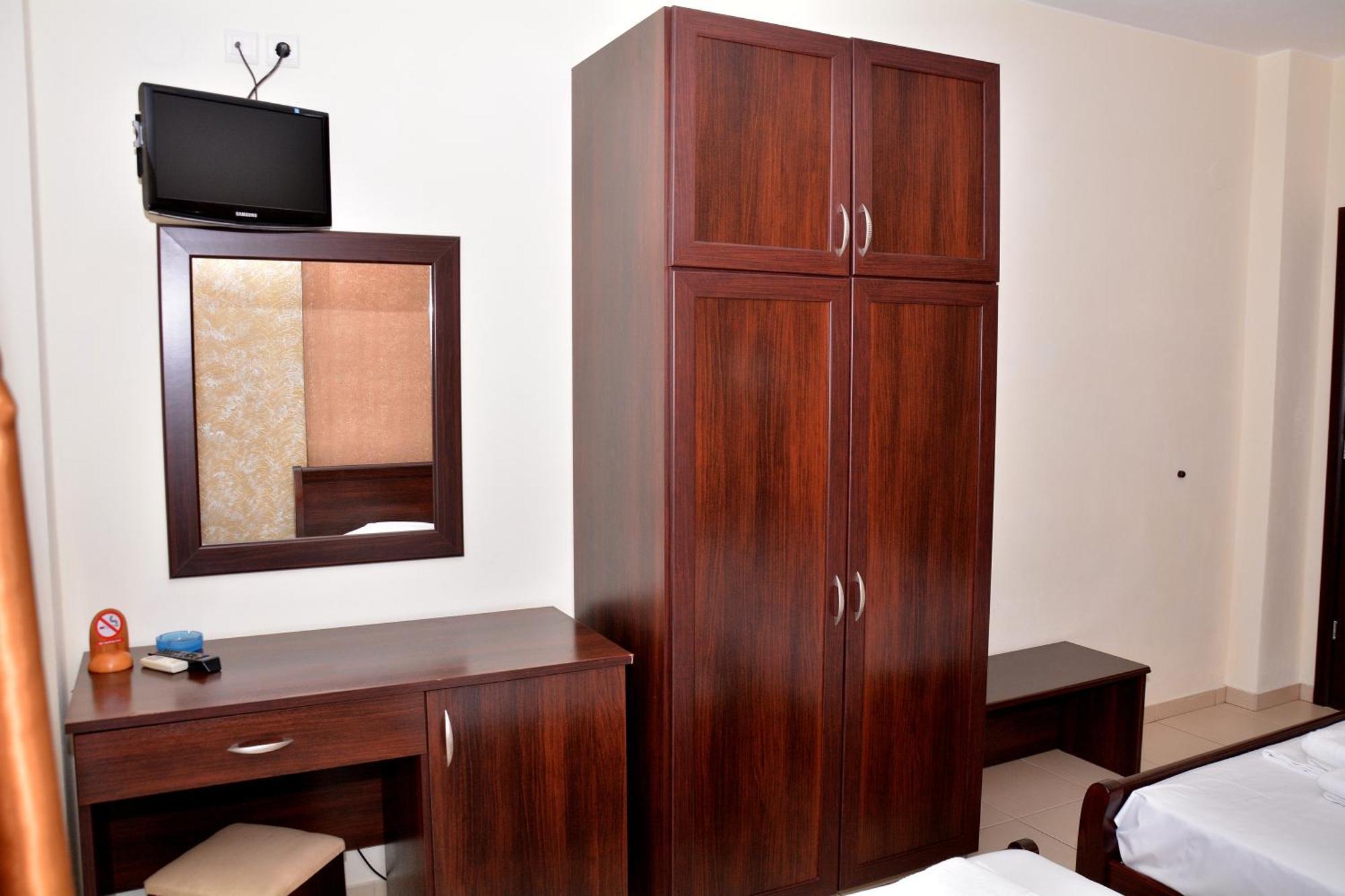 Paralía Hotel Paris מראה חיצוני תמונה